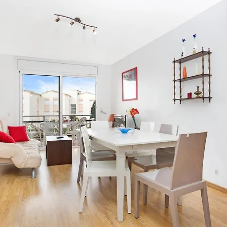 Apartment Costa Brava T-4 *
